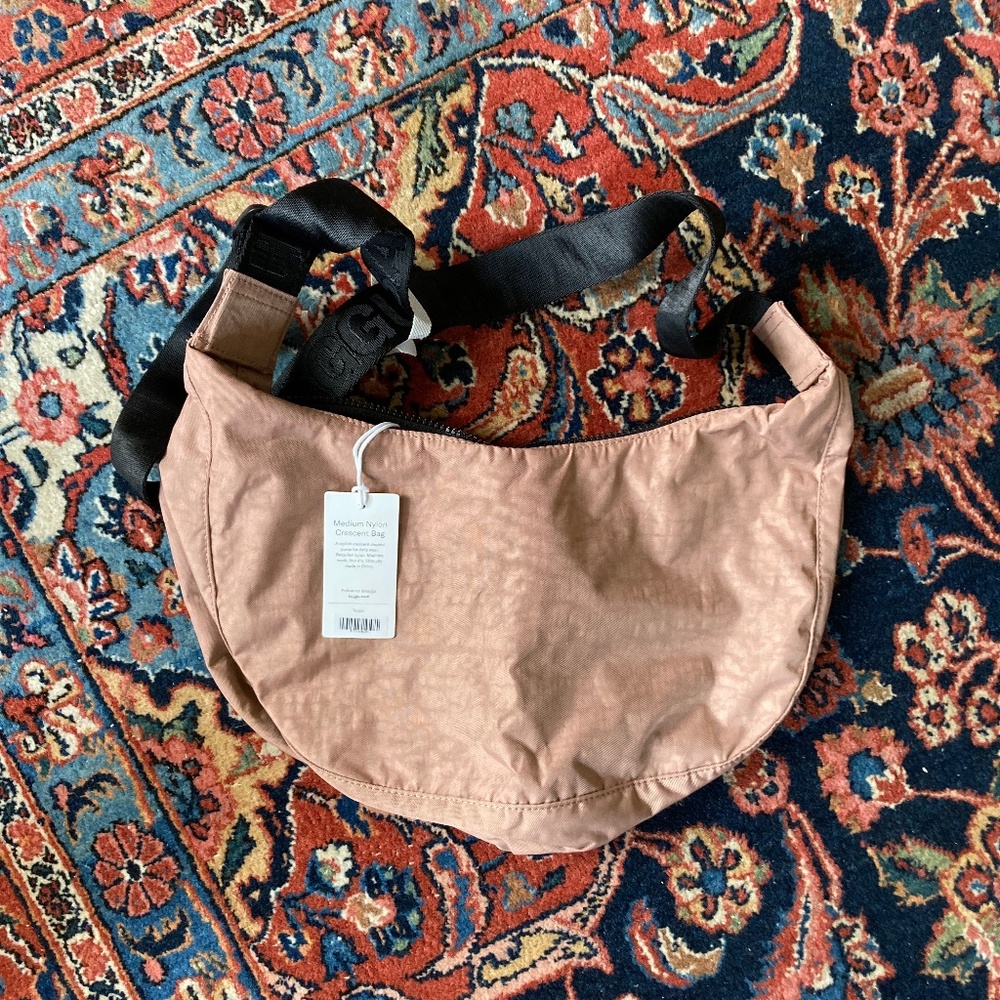 NWT Baggu Medium Crescent Taupe